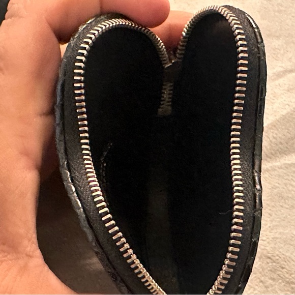 YSL SAINT LAURENT
Calfskin Snakeskin Embossed Love Heart Belt Bag Black - Picture 6 of 14